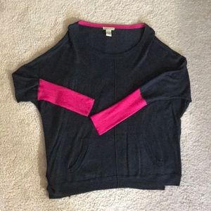 Vertical Design Dark Grey Pink Sleeve